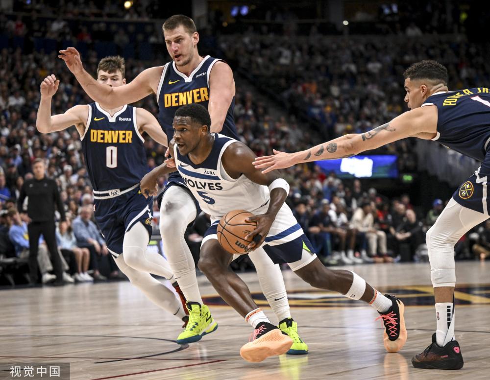 [中超]海港前场逼抢出机会 奥斯卡冷静推射远角.