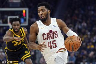 水晶宫球员进球后晕厥，被队友唤醒后疯狂庆祝