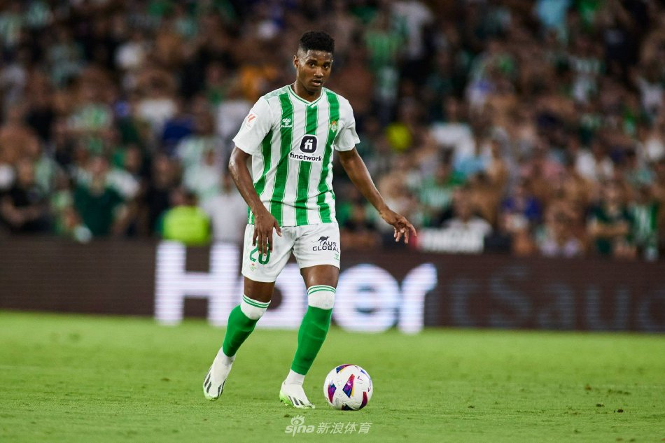 罗马诺：利物浦和瓦伦西亚想在本周完成马马尔达什维利的交易